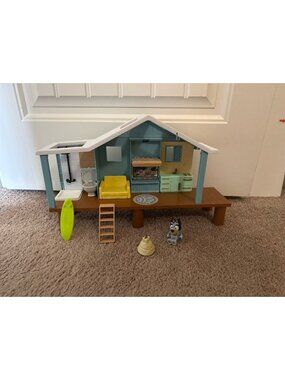 Bluey, beach cabin playset